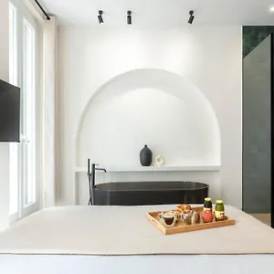 https://mouchki.fr-provencehotel.com