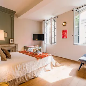 https://le-petit-chambres-appartement-a-deux-pas-du-pont.fr-provencehotel.com